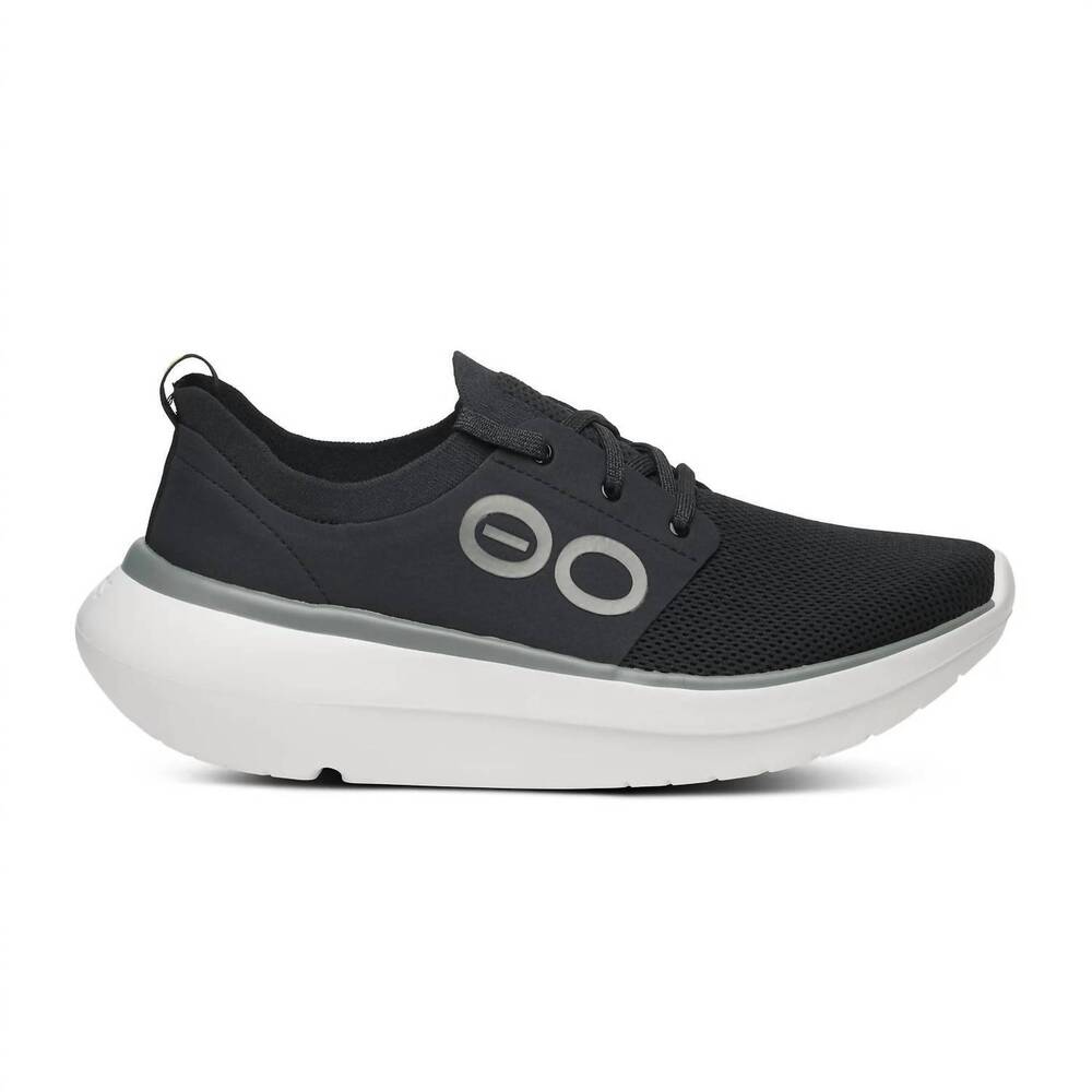 NEW OOFOS men's oomy stride shoe in white/black